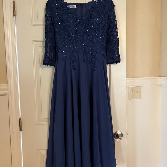 Mother of the Bride Dress - Picture 1 of 3